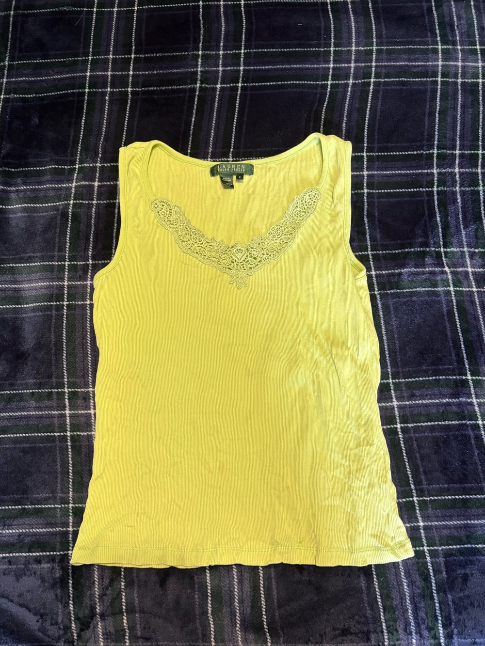 Light green lace tank top with a touch of vintage charm.Size: S.